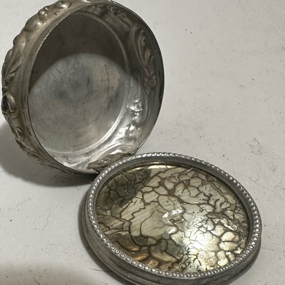 Vintage pill box - Picture 3 of 4